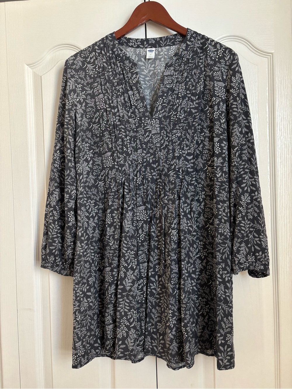 Old Navy Charcoal Grayish blue Floral V-Neck Long Sleeve Dress